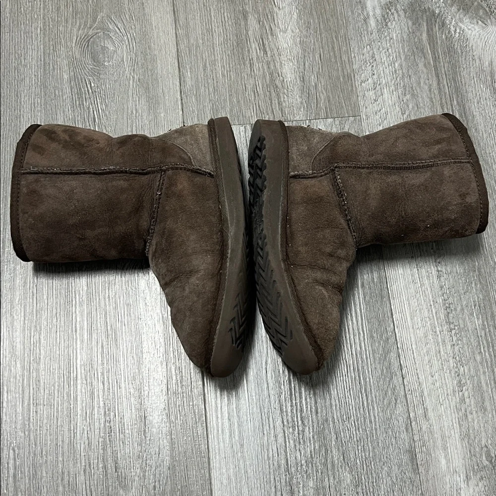 UGG Australia Classic kids sheepskin boots/ chocolate brown / size 3